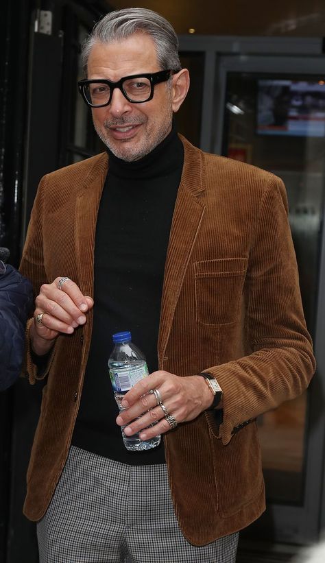 London Celebrity Sightings - November 15, 2018 Holiday Outfit Ideas, Jeff Goldblum, Suits Men, Stylish Blazer, Prom Suits, Corduroy Blazer, Stylish Mens Outfits, Holiday Outfit, Blazer Outfits