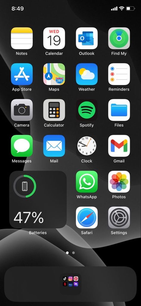 Brand New Iphone Homescreen, Iphone Screenshots, Phone Apps Iphone, Organize Phone Apps, Clean Phone, Iphone Home Screen Layout, Iphone Organization, App Layout, Iphone Homescreen Wallpaper