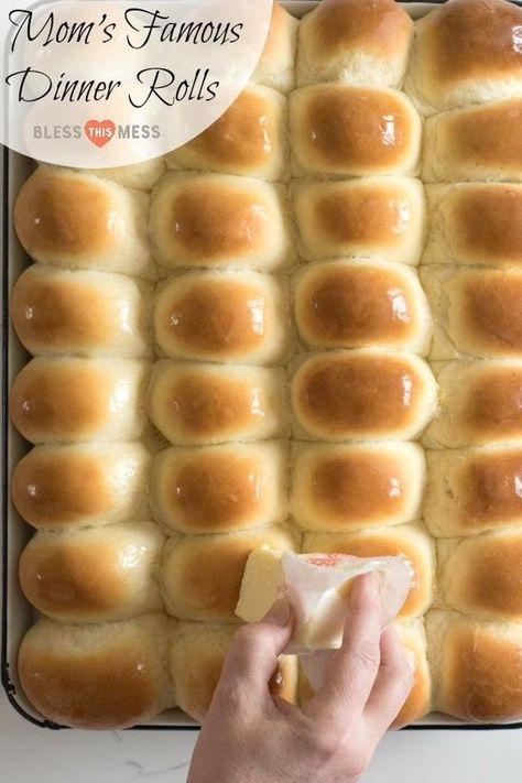 These are the best Jumbo Dinner Rolls that my mom has been making for years. The dough is extra soft and tender thanks to the addition of butter, milk, and eggs! So tasty! #jumbo #dinner #rolls #dinnerrolls #dinnerrollsrecipe #sidedish #jumborolls #easysidedish Dinner Rolls Recipe Homemade, Easy Yeast Rolls, Dinner Rolls Easy, Homemade Yeast Rolls, Yeast Rolls Recipe, Sweet Dinner Rolls, Homemade Rolls, Biscuit Rolls, Homemade Dinner Rolls