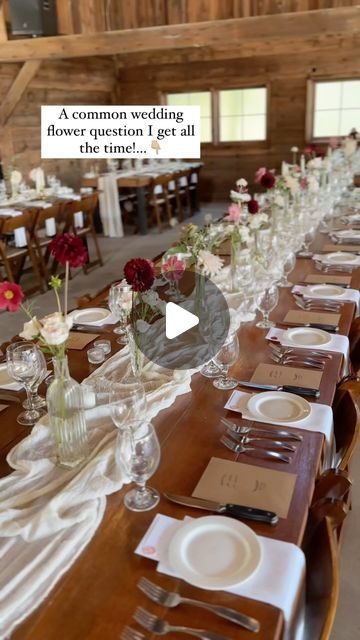 Windflower • Wedding Florist on Instagram: "Q: How many bud-vases per guest table? Let’s dive in! A typical harvest table is 8ft long and sits about 8-10 guests depending on the venue layout. This video shows 6 budvases / 8ft table with about 2-4 flowers in each vase with a colour scheme made up of 3 colours: burgundy, dark pink, and light pink. We like to use about 6-8 budvases / table but many factors come into play involving other decor on the table. If the table has minimal decor we’ll aim for more, If a table has candles, runners, charger plates, large favours, you can get away with less. Here are some common trends I see pertaining to bud-vases: 1. “The full and lush single white rose” look. To achieve this look, you need a lot of bud-vases all the same height, and gently How To Decorate Long Tables Wedding, How Many Bud Vases Per Table, Bud Vases And Candles Centerpiece Long Table, Bud Vases On Long Table, Candles And Bud Vases Long Table, Bud Vase Long Table, Wedding Bud Vases Long Table, Harvest Table Wedding Decor, Bud Vase Centerpiece Long Table