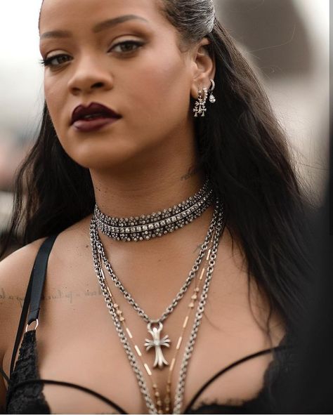 Rihanna Ear Piercings, Rihanna Necklace, Rihanna Jewelry, Looks Rihanna, Fenty X Puma, Bad Girl, Style Icon, Rihanna, Layered Necklaces