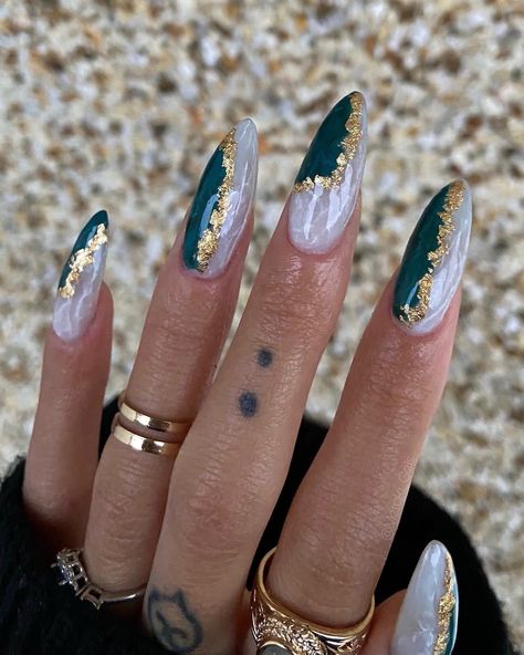 Nails Gold Leaf, Hand Painted Nail Art, Pointy Nails, Nails Gold, Stylish Nails Designs, Nail Blog, Painted Nail Art, Pearl Nails, Stamping Nail Art