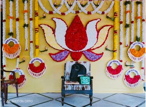 Haldi Decorations, Lotus Decoration, Lotus Decor, Leaf Decor Wedding, Ganpati Decoration Theme, Poola Jada, Saree Function, Engagement Stage Decoration, Luxury Indian Wedding