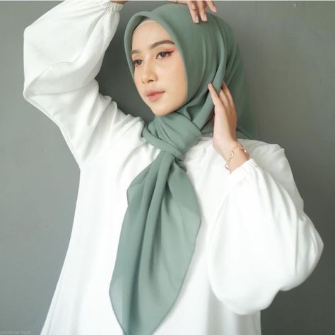 Just found this amazing item on AliExpress. Check it out! US $4.48 50％ Off | 110X110CM Square Chiffon Hijab Solid Muslim Head Scarf Ladies Plain Shawl and Wrap Malaysia Headband Female Foulard Muslim Head Scarf, Bella Square, Square Hijab, Online Seller, Hijab Tutorial, Real Girls, Cotton Voile, Muslim Fashion, Shawls And Wraps