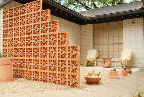 Outdoor Planter Designs, Jali Design, Breeze Block Wall, Clay Imports, Breeze Blocks, Bamboo Fence, Casas Coloniales, Planting Shrubs, Shade Sail