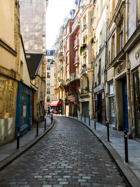 Latin Quarter Paris, Ef Tours, Armchair Travel, Sidewalk Cafe, Latin Quarter, The Pantheon, Nook Ideas, Paris Pictures, Paris Aesthetic