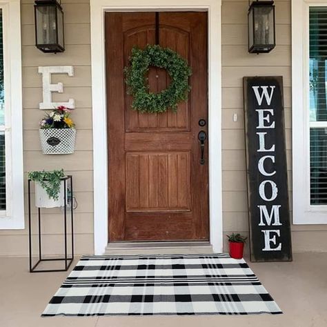 PRICES MAY VARY. 【CLASSIC DESIGN】:The black and white rug offers casual elegance in the form of a classic plaid pattern Keep your home beautiful and clean. 【HIGH QUALITY MATERIAL】:Our buffalo plaid outdoor rug made of high-quality cotton,thick and durable designed for a long-lasting life,great for everyday use. 【SUITABLE FOR ANY OCCASION】:Buffalo check rug Prefect for Indoor or outdoor use,It can be used as a front porch rug,front door mat, bathroom rug, kitchen mat, farmhouse door mat, area rug Simple Front Porch Decor, Small Front Porch Decor, Simple Front Porch, Apartment Rugs, Porch Kitchen, Rug Black And White, Kitchen Entry, Porch Mat, Black And White Rug