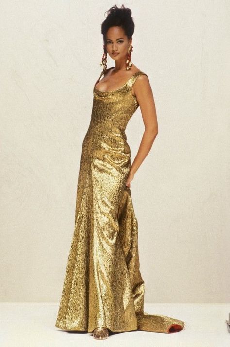 Jean-Louis Scherrer - Fall 1993 Couture Gold And Silver Outfit Fashion, Gold Runway Dress, Vintage Runway Fashion, Runway Gowns, Gala Outfit, Runway Fashion Couture, Original Supermodels, Runway Dresses, Pretty Prom Dresses