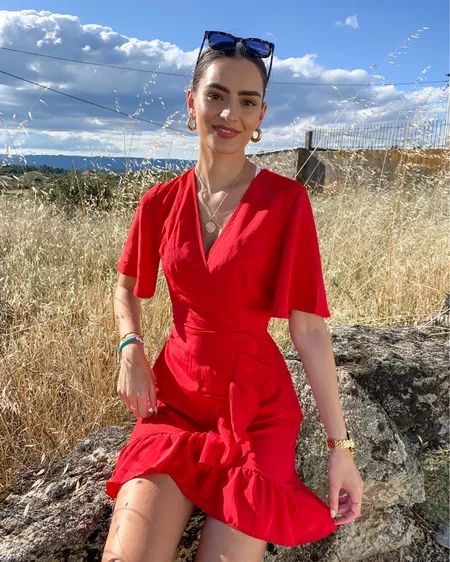 Red Wrap Dress Outfit, Wrap Dress Outfit Casual, Wrap Dress Outfit, Tropical Outfits, Wrap Dress Styles, Red Wrap Dress, Cotton Wrap Dress, Red Summer Dresses, Floral Midi Skirt