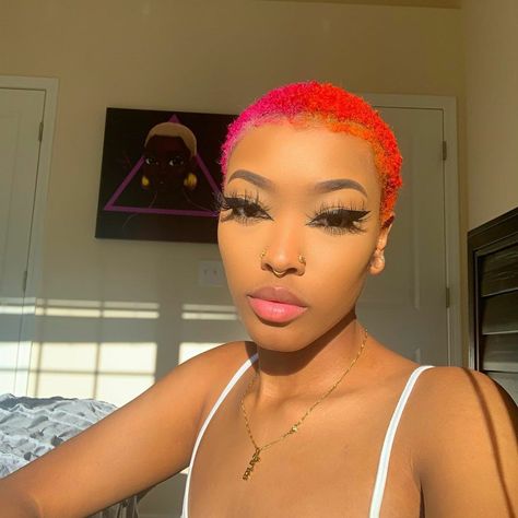 Bleached Hair Short, Haircuts With Shaved Sides, Hair Dyed Natural, Shaved Hairstyles For Black Women, Natural Hair Dyed, Shaved Sides And Back, Short Bleached Hair, Big Chop Natural Hair, Women's Haircuts