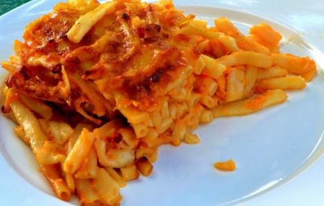 Bajan Macaroni Pie Recipe, Bajan Macaroni Pie, Macaroni Pie Recipe, Barbados Food, Macaroni Pie, Fried Chips, Passion Fruit Juice, Caribbean Cuisine, Elbow Macaroni