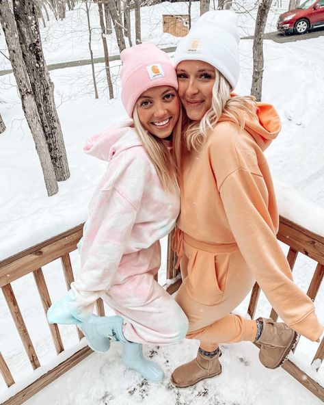 Pink Carhartt Beanie Outfit, Pink Carhartt Beanie, Carhartt Beanie Outfit, Carhartt Beanies, Snow Fits, Winter Outfits Snow, Beanie Outfit, Carhartt Beanie, Sister Pictures