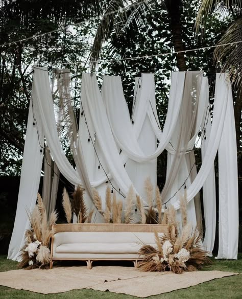 Outdoor Wedding Backdrops, Boho Backdrop, Rustic Wedding Backdrops, Instead Of Flowers, Minimalist Wedding Decor, Wedding Entrance Decor, Flowers For Wedding, Rustic Backdrop, Wedding Planning Decor