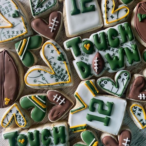 Football Themed Cookies Royal Icing, Superbowl Cookies Royal Icing, Superbowl Cookies Decorated, Football Sugar Cookies Royal Icing, Football Decorated Cookies, Football Cookies Decorated, Football Sugar Cookies, Kitchen Cookies, Football Cakes