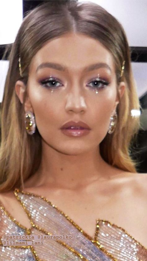 Gigi Met Gala 2018 instagram stories 2018 Instagram, Gigi Hadid, Face Art, Prom Hair, Makeup Inspo, Best Makeup Products, Makeup Tutorial, Ear Cuff, Versace