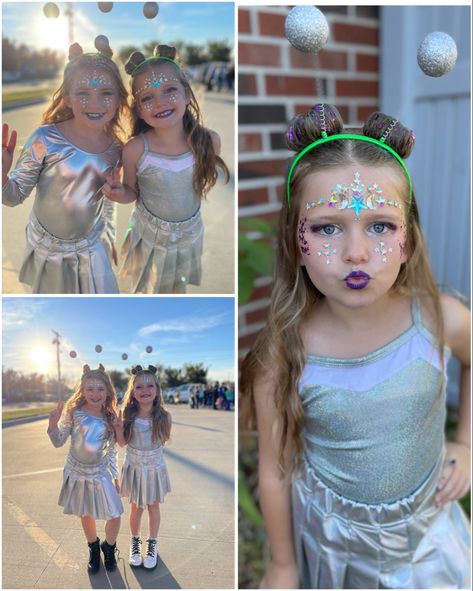 Girls Alien Costume Kids, Space Alien Family Costume, Alien Family Costume Ideas, Alien Costume Hairstyles, Girls Alien Costume Diy, Space Dress Up Day School, Space Theme Dress Up, Kids Alien Costume Diy, Futuristic Costume Diy