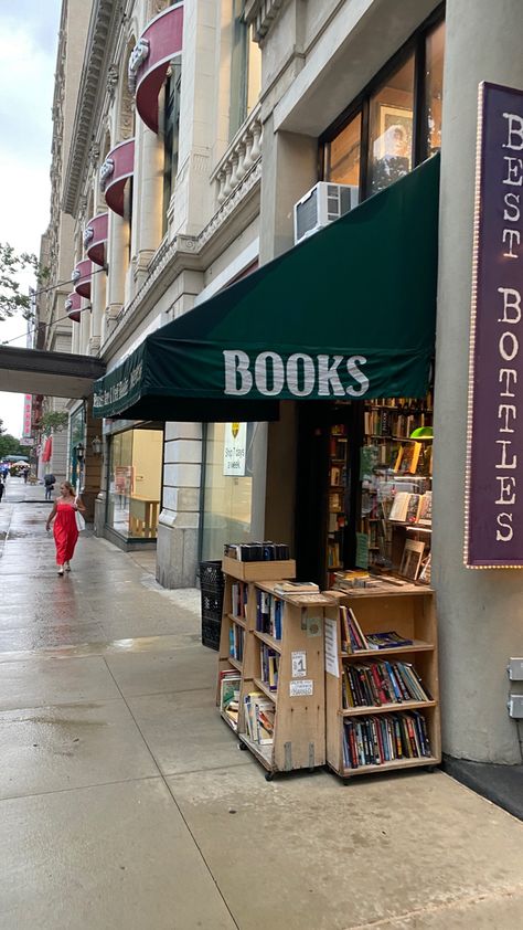 New York Bookstore Aesthetic, Nyc Aesthetic Brooklyn, Nyc Bookstore Aesthetic, New York Bookstore, Nyc Lifestyle Aesthetic, New York Core, Nyc Bookstore, Nyc Core, Downtown Boy