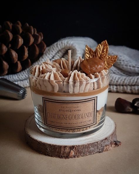 Bougie parfum châtaigne insta L.B.P_france Bougie Cupcake, Christmas Candles Diy, Velas Candles, Homemade Scented Candles, Diy Candles Scented, Candle Crafts Diy, Autumn Candle, Dessert Candles, Macaroon Recipes