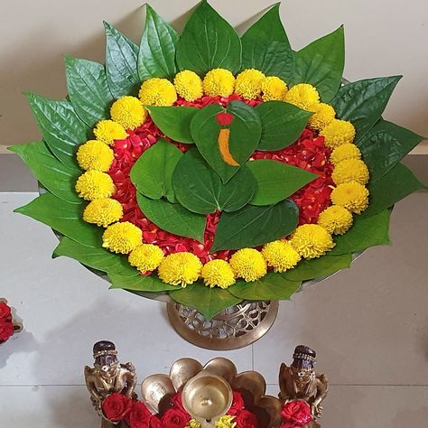 Diy Leaf Decor, Leaf Decor Wedding, Ganesha Chaturthi, Puja Decoration, Diy Leaf, Puja Decor, Ganpati Decor, Home Flower Decor, Thali Decoration Ideas