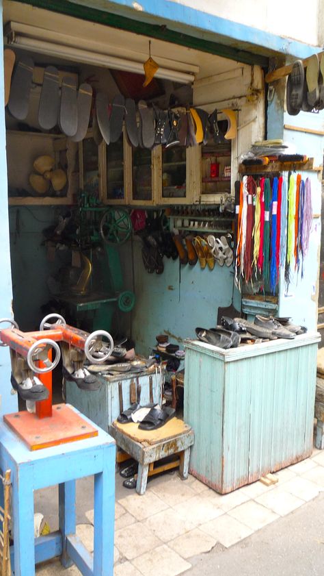 shit dreams are made of ...shoe cobbler, shobra Dystopian Art, Shoe Cobbler, Shoe Maker, August Sander, Shoe Repair Shop, Shop Inspiration, Haunted Halloween, Leather Workshop, Maker Shop