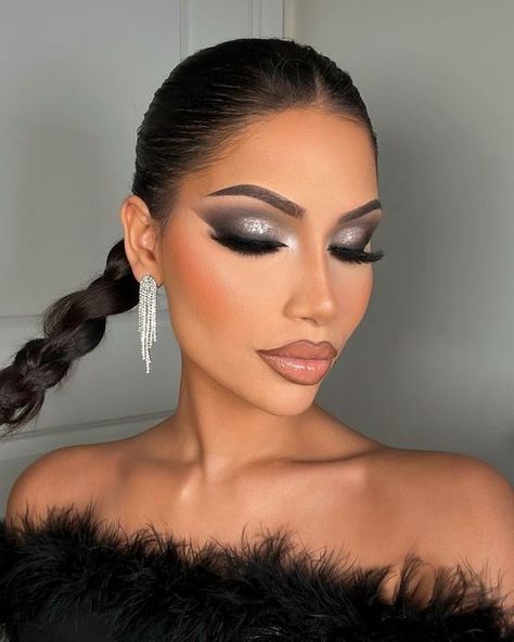 Makeup By Alina, Make Up Silver Eyes, Silver And Black Eyeshadow, Smokey Eye Silver, Black And Silver Makeup Looks, Makeup Looks Silver, Grey Makeup Looks, Grey Smokey Eye Makeup, Silver Glam Makeup