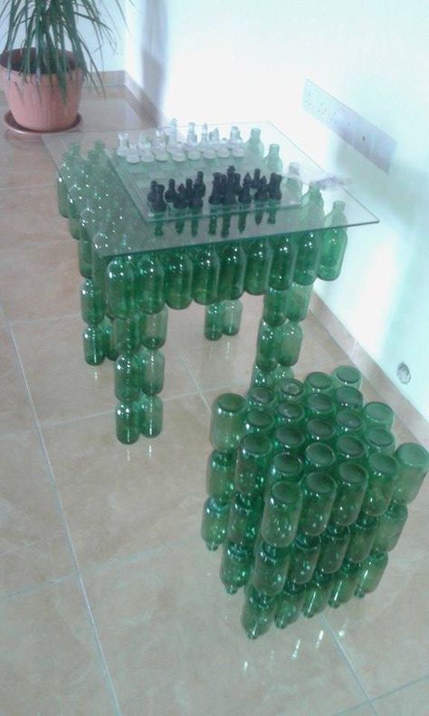 recycle -beer bottle-table & beer bottle stool Recycled Beer Bottles, Recycled Diy, Beer Bottles, Coke Bottle, Diy Recycle, Drink Dispenser, Recycled Furniture, Glass Bottle, Furniture Making