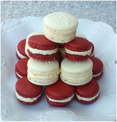 Red And White Macarons, Red Treats For Party, Red And White Desserts, Red Dessert Table, Red And White Food, Red And White Party, Red Macarons, White Macarons, Food Polls