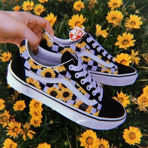 Vans Slip On Outfit, Outfits With Vans, Vans Shoes Fashion, Custom Vans Shoes, Cute Vans, Custom Nike Shoes, Nike Air Shoes, Cute Sneakers, Fresh Shoes