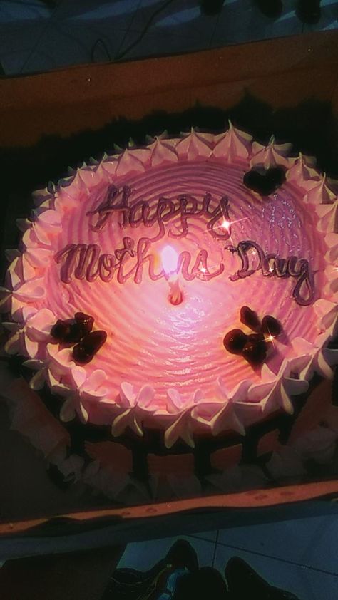 Happy Mothers' Day, everybody loves to eat Mothers Day Cake Snapchat, Happy Mothers Day Cake Snapchat, Mother's Day Cake Snap, Kue Hari Ibu Aesthetic, Happy Mother Day Cake, Happy Mothers Day Cake, Happy Mother's Day Cake, Happy Birthday Mom Cake, Chocolate Tumblr