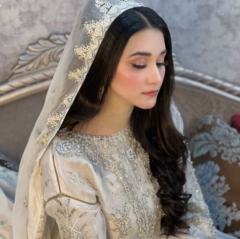 Nikkah Hairstyles Simple, Simple Nikkah Bride, Makeup For Grey Dress, Eid Fits, Pakistani Makeup Looks, Nikah Dresses, Nikkah Ideas, Baat Pakki, Nikkah Outfit