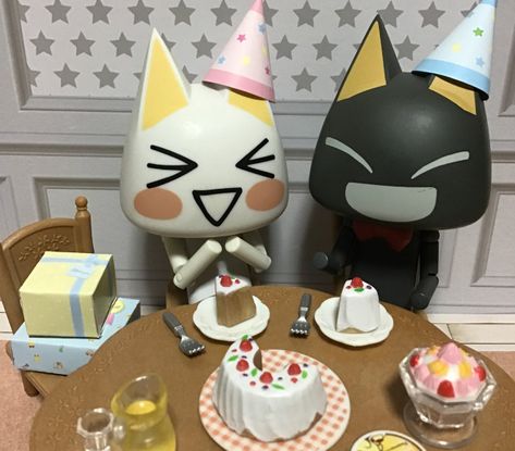 Discord Server, Fun Games, Group Chat, Figurines, Building, Cake