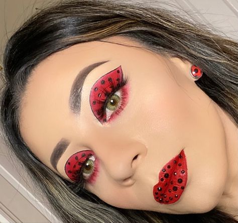 Ladybug Face Makeup, Ladybug Makeup Halloween, Ladybug Eye Makeup, Ladybug Makeup For Kids, Diy Ladybug Costume For Women, Ladybug Costume Makeup, Ladybug Makeup Women, Ladybug Halloween Makeup, Miraculous Ladybug Makeup