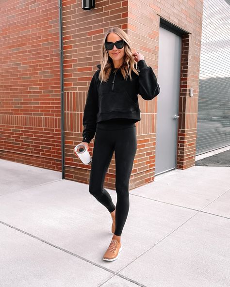 Lululemon Outfits, Lulu Leggings, Fashion Jackson, Athleisure Outfits, Hoodie Outfit, Lululemon Leggings, Leggings Fashion, Outfit Details, Black Outfit