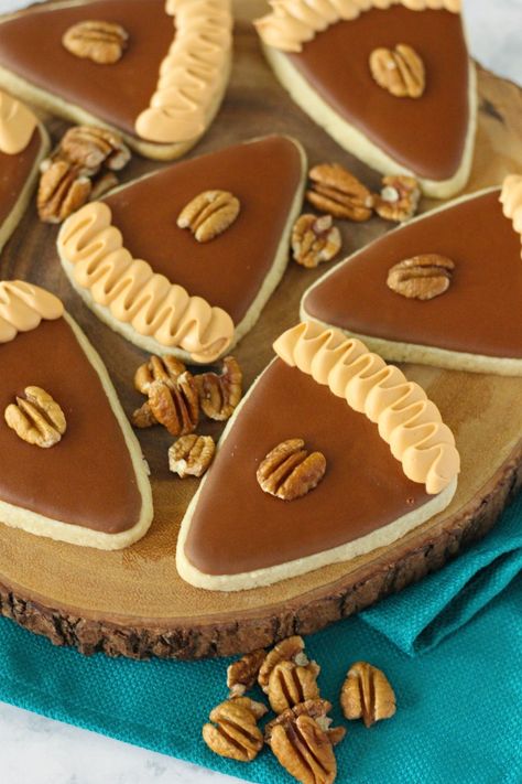 Pie Sugar Cookies, Thanksgiving Cookies Decorated, Fall Decorated Cookies, Pie Decoration, Cut Out Cookie Recipe, Turkey Cookies, Cutout Cookies, Hot Chocolate Cookies, Thanksgiving Cookies