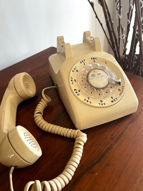 Rotary Phone Off The Hook, Corded Phone Aesthetic, Telephone Tattoo Vintage, Rotary Phone Aesthetic, Telephone Reference, Vintage Telephone Aesthetic, Vintage Phone Aesthetic, Dial Up Phone, Wind Phone