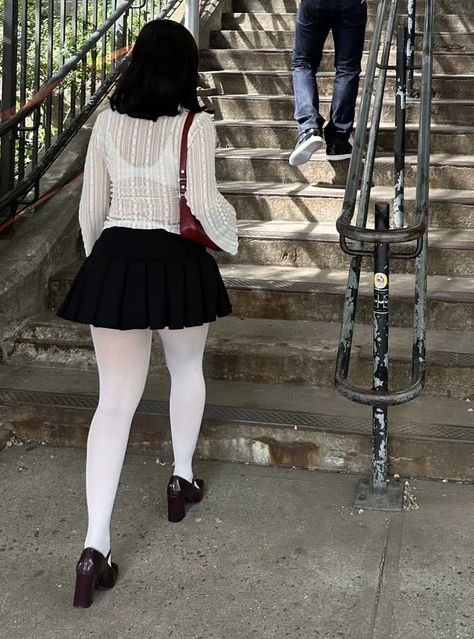 Outfit With White Tights, White Stockings Outfit Tights, White Tights Outfit Winter, Cute Fall Skirt Outfits, White Pantyhose Outfit, White Stockings Outfit, Short Skirt Outfits, Outfits With Tights, White Tights Outfit