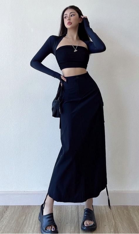 Black Top And Skirt Outfit, Black Top And Skirt, Top And Skirt Outfit, 90s Girl Fashion, Outfit Pictures, All Black Outfits, Mini Homecoming Dresses, 90s Girl, Outfits To Recreate