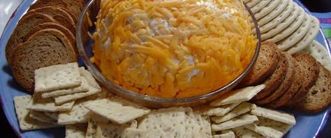 Amys Beer And Ranch Cheese Ball Recipe - Genius Kitchen Ranch Cheese Ball, Beer Dip, Cheese Ball Recipe, Chipped Beef, Wheat Thins, Hidden Valley Ranch, Cheese Ball Recipes, Beer Cheese, Cheese Balls