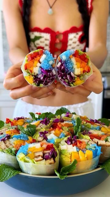 Rainbow Summer Rolls, Plate Garnish, Rice Paper Rolls Recipes, Resep Vegan, Tofu Noodles, Rice Wraps, Rainbow Rice, Teriyaki Tofu, Salad Rolls