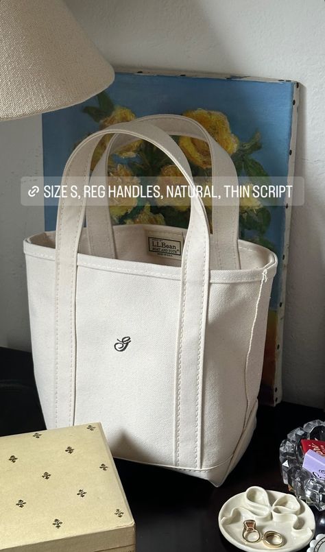 Boat And Tote Aesthetic, Bridesmaid Bag Ideas, Bachelorette Bags Ideas, Tote Bag Aesthetic Outfit, Ll Bean Tote, Boat And Tote, Bachelorette Inspo, Bachelorette Planning, Totes Ideas