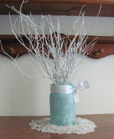 Winter Wedding Table Centerpieces, Frozen Tea Party, Winter Table Centerpieces, Disney Centerpieces, Winter Table Decorations, Snowflake Centerpieces, Winter Wedding Table, Blue Wedding Centerpieces, Winter Wedding Centerpieces