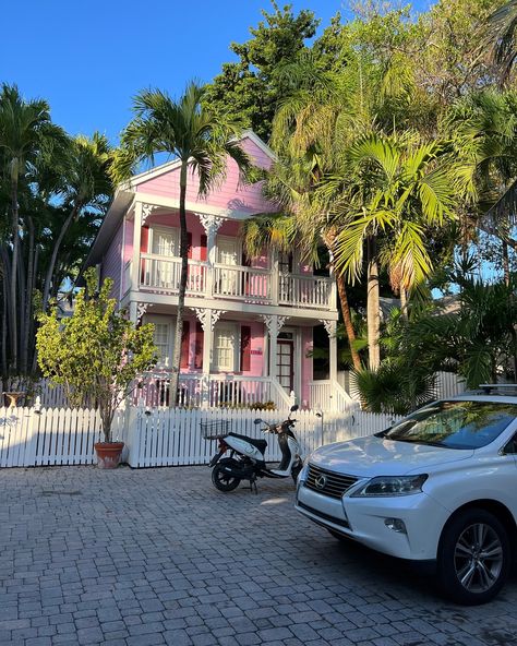 📍Key West Key West Florida Aesthetic, Key West Aesthetic, West Aesthetic, Florida Aesthetic, Unusual Buildings, Key West Florida, Winter Break, Dream Houses, Florida Keys