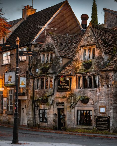 Cozy evening at The Bridge Tea Rooms in Bradford-on-Avon, England ☕🇬🇧 📷: Vitalij Bobrovic Photography Scott Monument, Bradford On Avon, Cotswolds England, Visit Edinburgh, Cottage Aesthetic, Tea Rooms, Visit Scotland, The Cotswolds, Baker Street