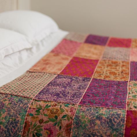 Patchwork Bedspread, Bohemian Quilt, Boho Deco, Floral Patchwork, Linen Bedroom, Indian Crafts, Boho House, Bohemian Living, Patch Quilt