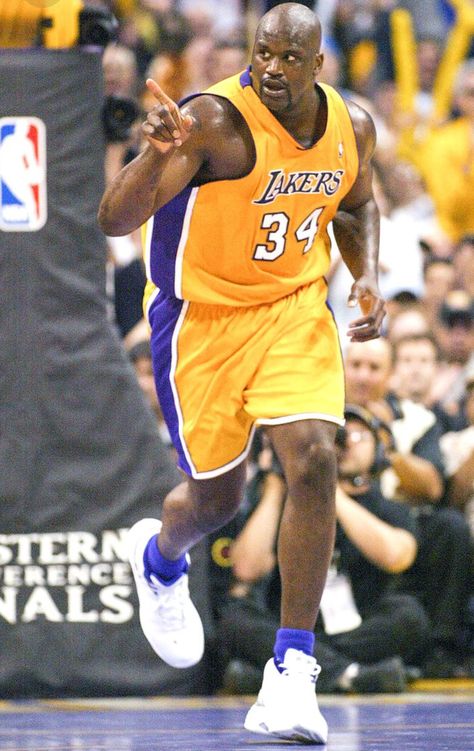 Shaquille O’Neal ♓️ Shaq And Kobe, Lakers Kobe Bryant, Lakers Basketball, Lakers Kobe, Nba Legends, Nba Stars, Basketball Legends, Shaquille O'neal, Basketball Pictures