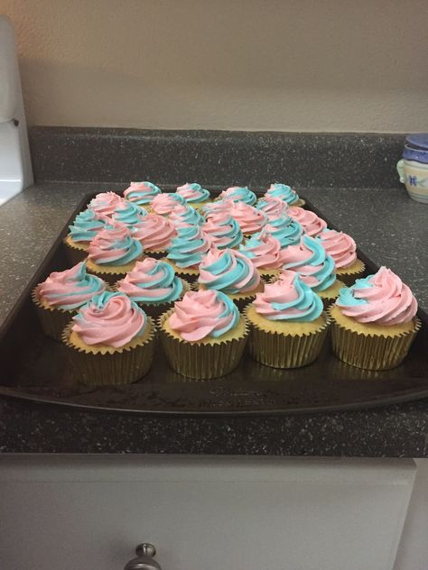 Gender Reveal Cupcake Display, Gender Reveal Cupcakes Simple, Pink And Blue Swirl Cupcakes, Gender Reveal Brownies, Pink And Blue Cupcakes Gender Reveal, Gender Reveal Cupcakes Pink And Blue, Gender Reveal Snacks, Pink And Blue Cupcakes, Sesame Street Birthday Cakes