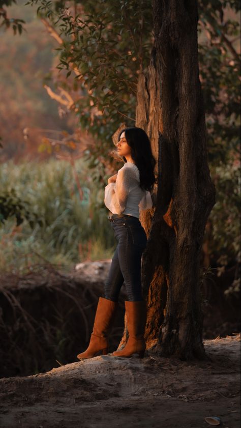 In the woods photoshoot #birthday #photoshoot #cake Autumn vibes. Boots, birthday hairband , 25th candels #boots #birthday #photoshoot #birthdayoutfit #cake #redcelvet #photo #woods #autumn #birthdayphoto #asethetics #life #photo #mistic #birthdaycake #bitthdayinspo #photoshootinspo #bubles #laughs #sparkle Fall Birthday Photoshoot, In The Woods Photoshoot, Birthday Photoshoot Cake, Woods Photoshoot, Cake Autumn, Woods Autumn, Photoshoot Birthday, Outdoor Birthday, Fall Photo