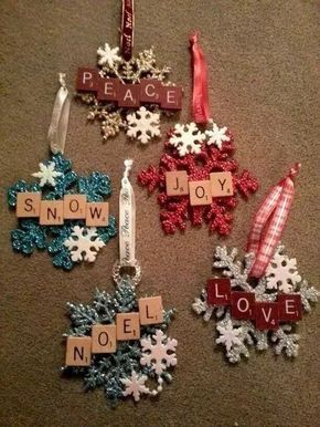 Easy Diy Christmas Ornaments, Creative Christmas Crafts, Săpunuri Handmade, Pallet Christmas Tree, Christmas Ornaments Homemade, Christmas Ornament Crafts, Christmas Ornaments To Make, Christmas Crafts For Kids, Diy Easy