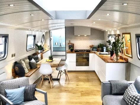 Tiny Home Interior Design, Interior Tiny House, Tiny Home Interior, Barge Interior, Canal Boat Interior, Narrowboat Interiors, Boat House Interior, Boat Interior Design, Houseboat Living