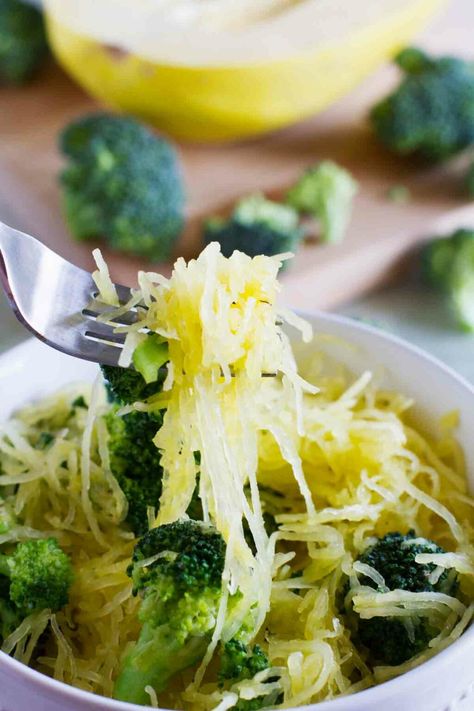 Forget the pasta – this healthy veggie filled Spaghetti Squash with Broccoli and Lemon Pepper will leave you satisfied. If you don’t have lemon pepper on hand, substitute ½ teaspoon of black pepper and the zest from 1 lemon. Squash And Broccoli Recipes, Veggie Noodles Recipes, Taste And Tell, Pepper Recipe, Healthy Veggie, Veggie Noodles, Spaghetti Squash Recipes, Best Vegetarian Recipes, Healthy Veggies